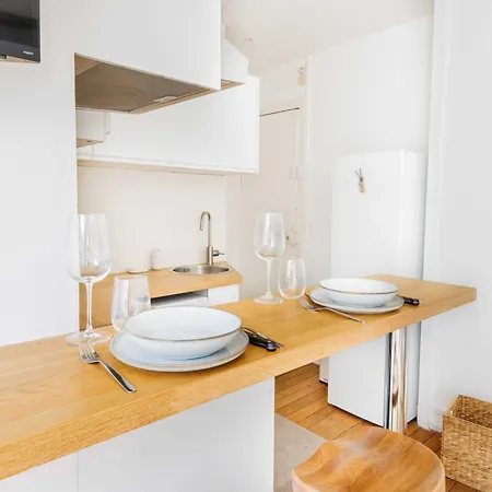 Flat With Balcony 1bdr 2p - Batignolles Parigi