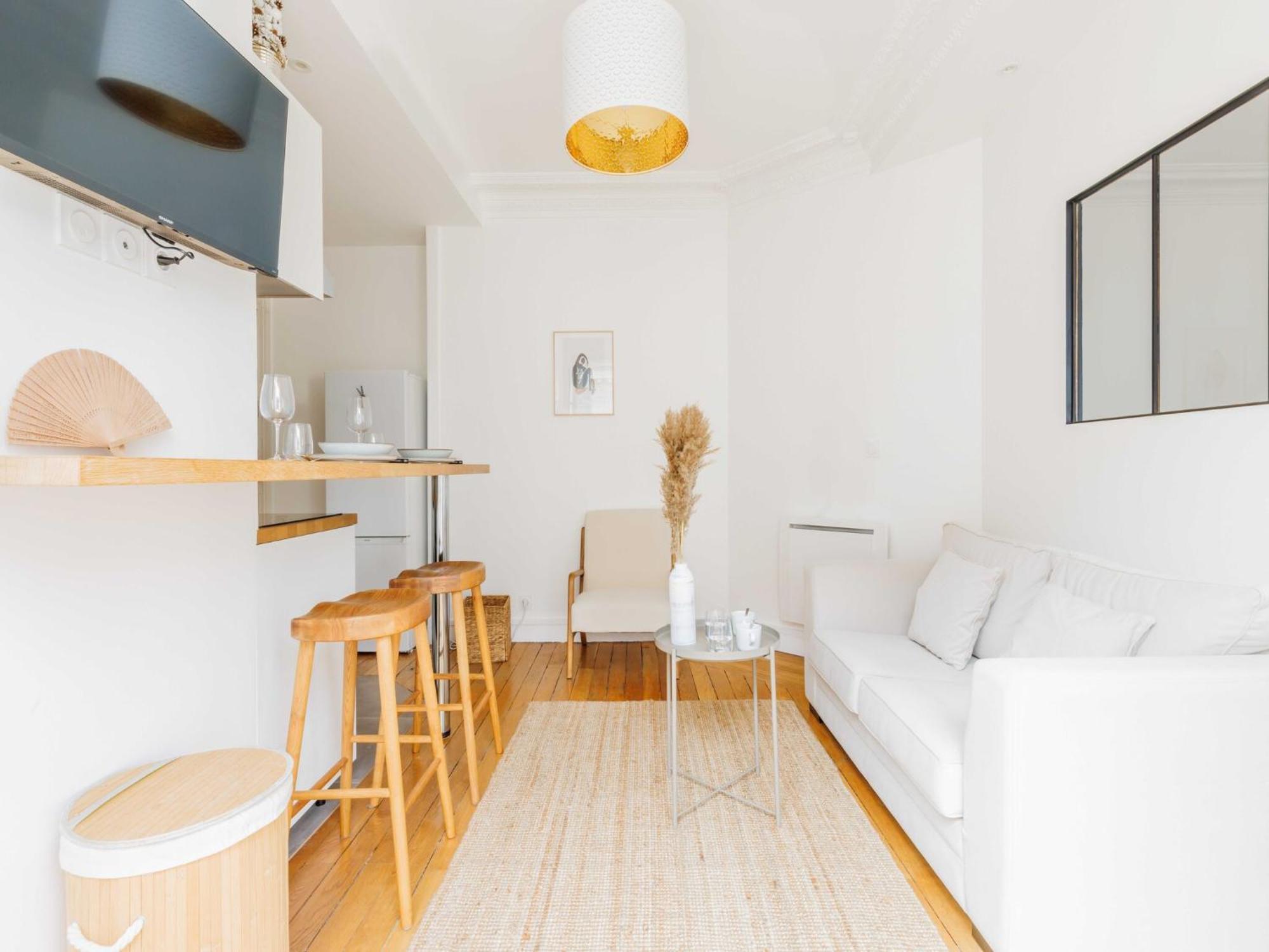 Flat With Balcony 1bdr 2p - Batignolles *